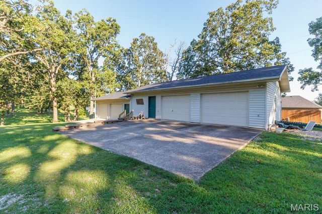 20150 SW OAKWOOD Drive, Lebanon, MO 65536