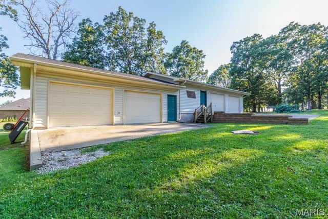 20150 SW OAKWOOD Drive, Lebanon, MO 65536