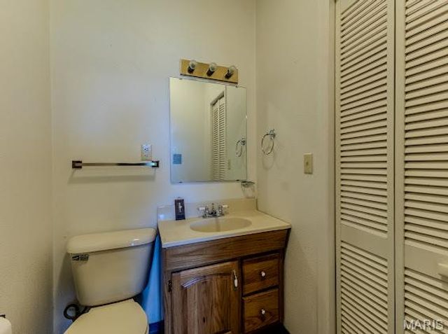 20150 SW OAKWOOD Drive, Lebanon, MO 65536