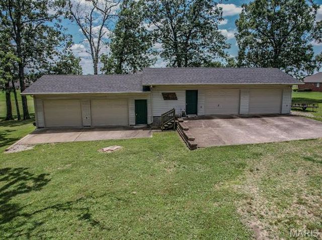 20150 SW OAKWOOD Drive, Lebanon, MO 65536