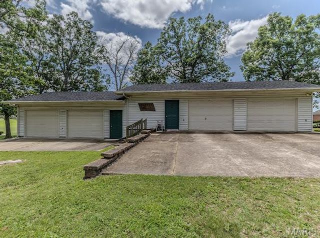 20150 SW OAKWOOD Drive, Lebanon, MO 65536