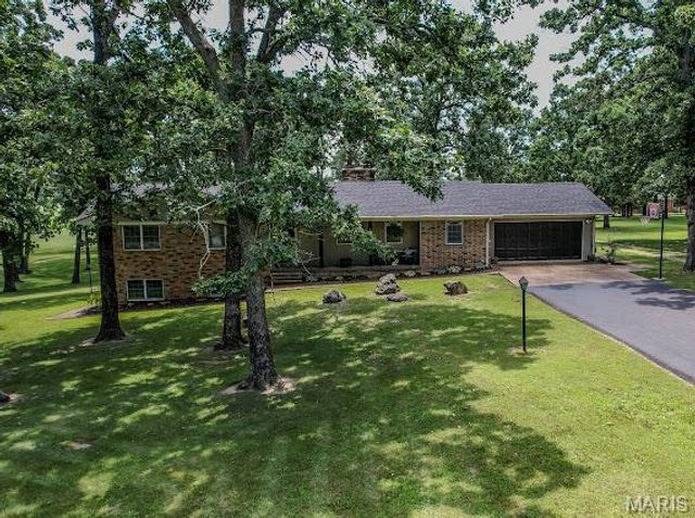 20150 SW OAKWOOD Drive, Lebanon, MO 65536