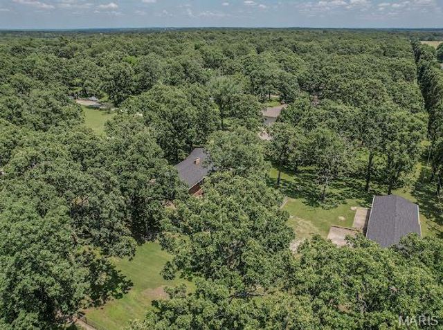 20150 SW OAKWOOD Drive, Lebanon, MO 65536