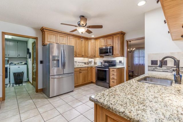 20150 SW OAKWOOD Drive, Lebanon, MO 65536