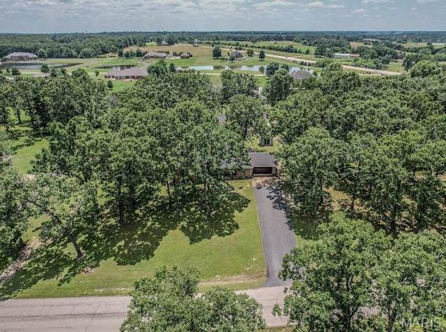 20150 SW OAKWOOD Drive, Lebanon, MO 65536