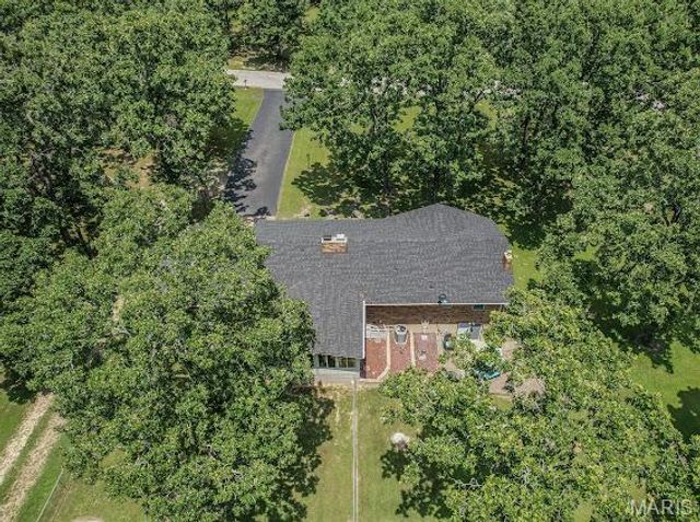 20150 SW OAKWOOD Drive, Lebanon, MO 65536