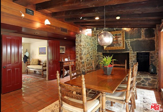 2673 Mandeville Canyon Road, Los Angeles, CA 90049