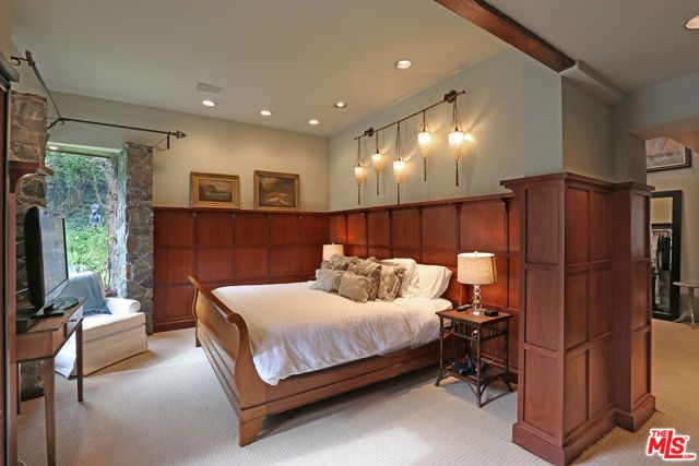 2673 Mandeville Canyon Road, Los Angeles, CA 90049