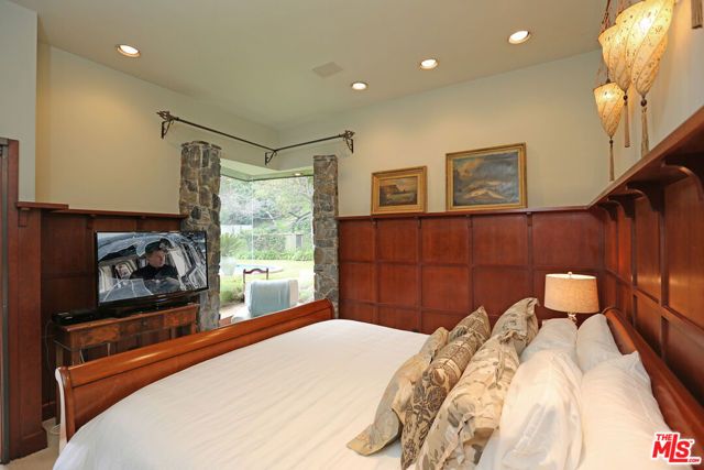 2673 Mandeville Canyon Road, Los Angeles, CA 90049
