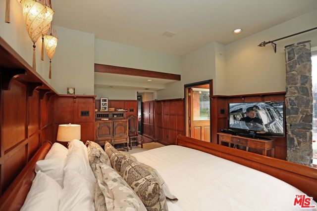 2673 Mandeville Canyon Road, Los Angeles, CA 90049