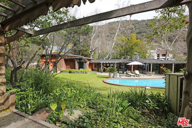 2673 Mandeville Canyon Road, Los Angeles, CA 90049