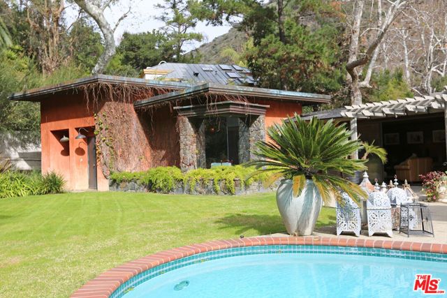 2673 Mandeville Canyon Road, Los Angeles, CA 90049