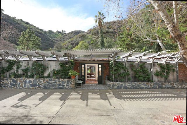 2673 Mandeville Canyon Road, Los Angeles, CA 90049