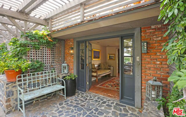 2673 Mandeville Canyon Road, Los Angeles, CA 90049