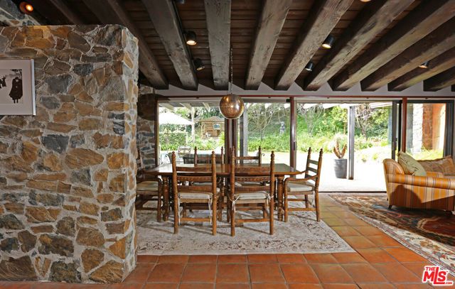 2673 Mandeville Canyon Road, Los Angeles, CA 90049