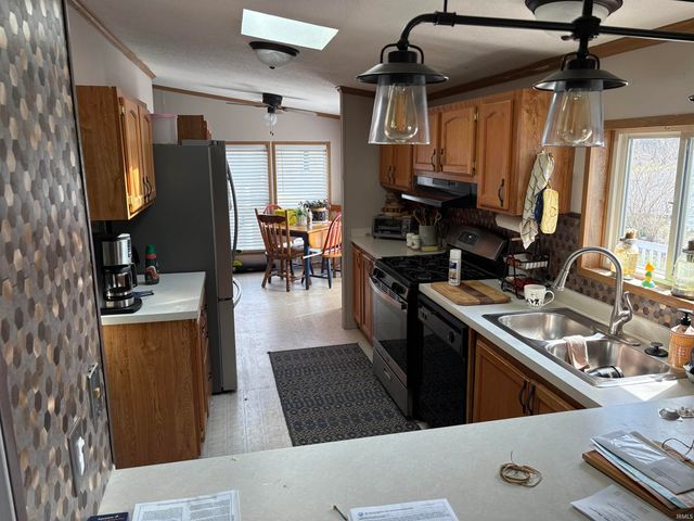 10686 N C Drive, Kendallville, IN 46755