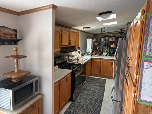 10686 N C Drive, Kendallville, IN 46755