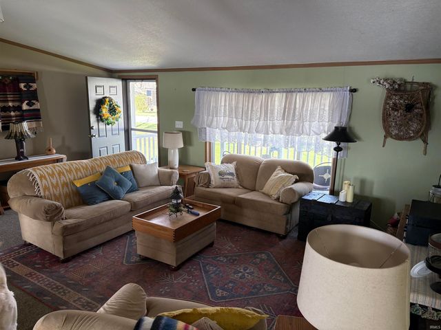 10686 N C Drive, Kendallville, IN 46755
