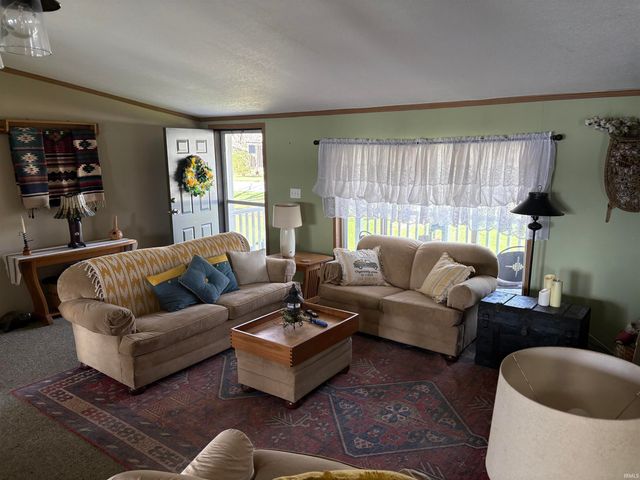 10686 N C Drive, Kendallville, IN 46755