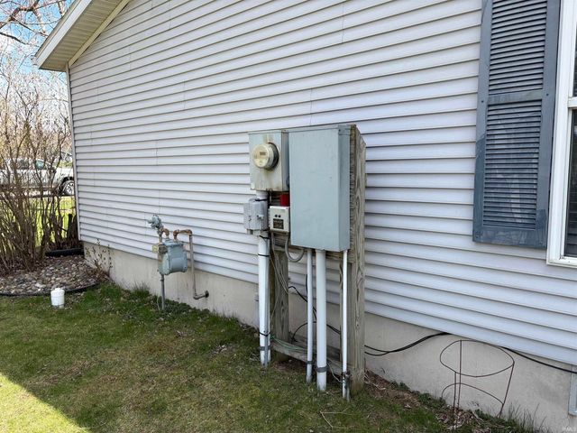 10686 N C Drive, Kendallville, IN 46755