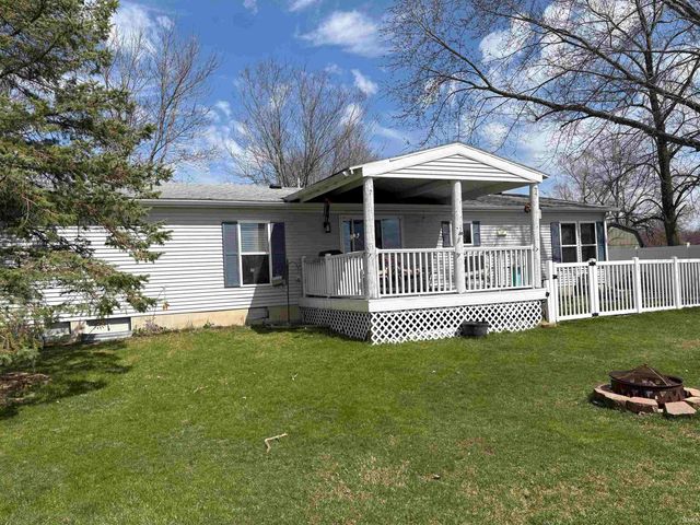 10686 N C Drive, Kendallville, IN 46755
