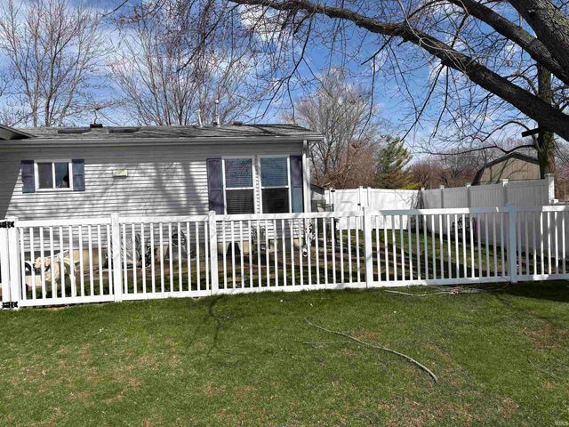 10686 N C Drive, Kendallville, IN 46755
