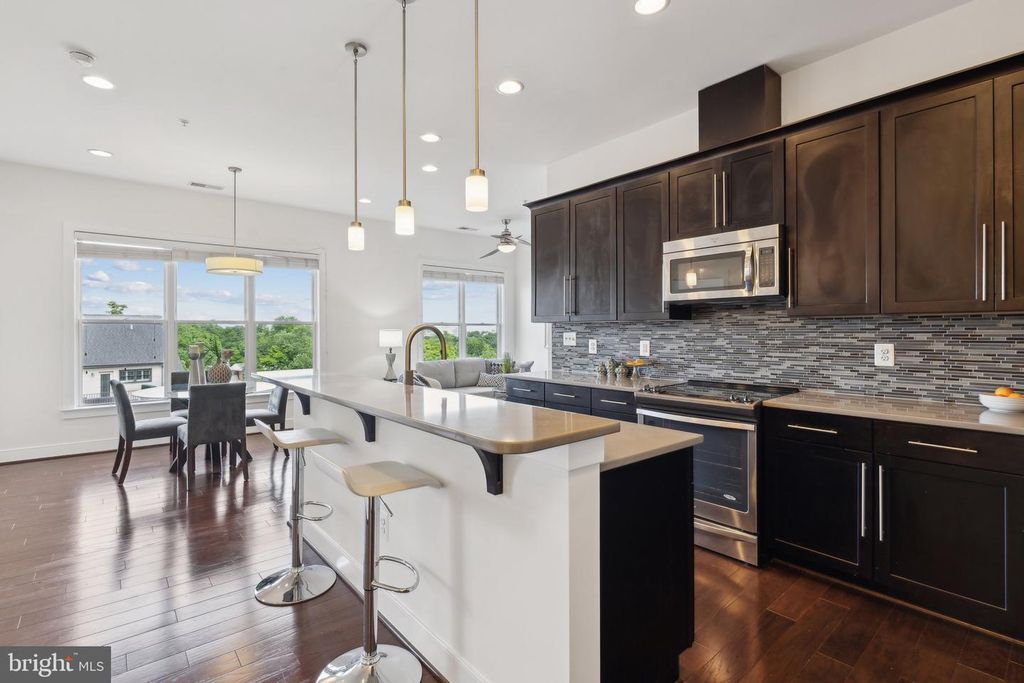 1107 S WALTER REED DR S #502, Arlington, VA 22204