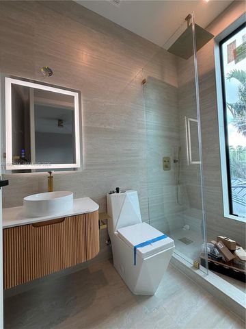 1637 Monroe St, Hollywood, FL 33020