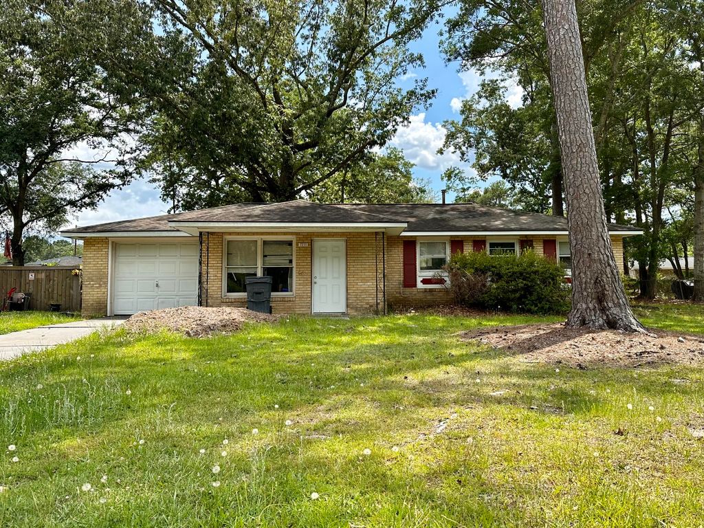 7711 Desmond Avenue, North Charleston, SC 29418