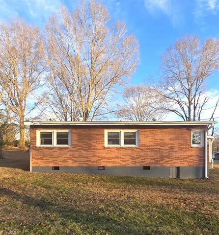 1313 Rivercrest Drive, Eden, NC 27288