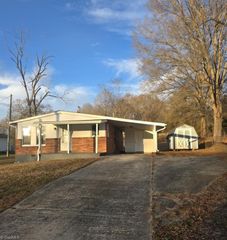 1313 Rivercrest Drive, Eden, NC 27288