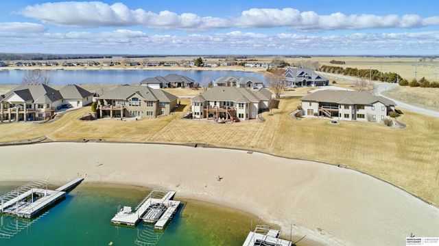 21938 Bayshore Drive, Columbus, NE 68601