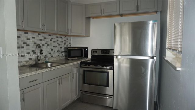 808 SW 14th Ter 4, Fort Lauderdale, FL 33312