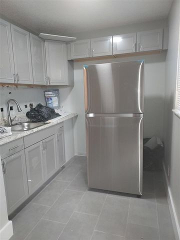 808 SW 14th Ter 4, Fort Lauderdale, FL 33312