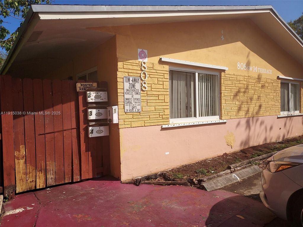 808 SW 14th Ter 4, Fort Lauderdale, FL 33312