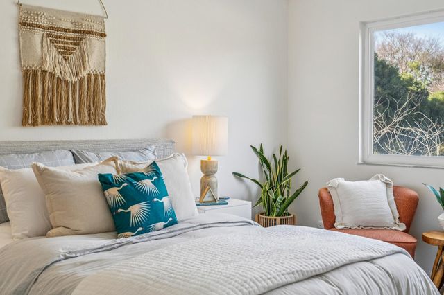 1047 Fontana Dr, Alameda, CA 94502