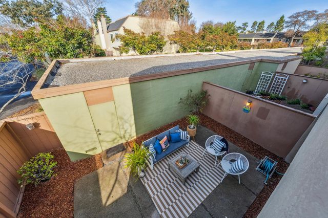 1047 Fontana Dr, Alameda, CA 94502