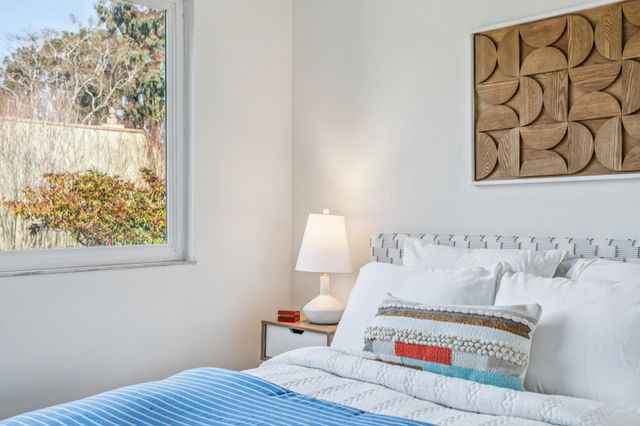 1047 Fontana Dr, Alameda, CA 94502