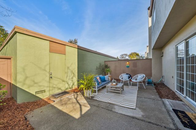 1047 Fontana Dr, Alameda, CA 94502