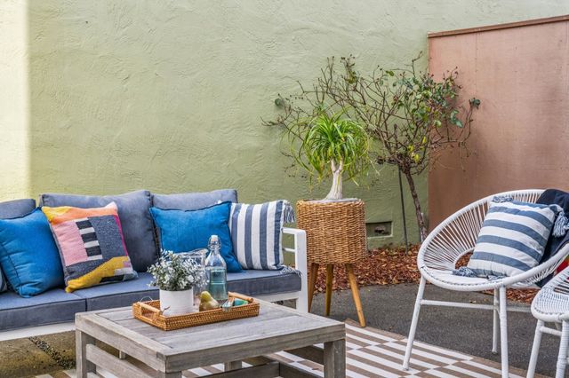 1047 Fontana Dr, Alameda, CA 94502