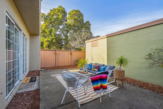 1047 Fontana Dr, Alameda, CA 94502