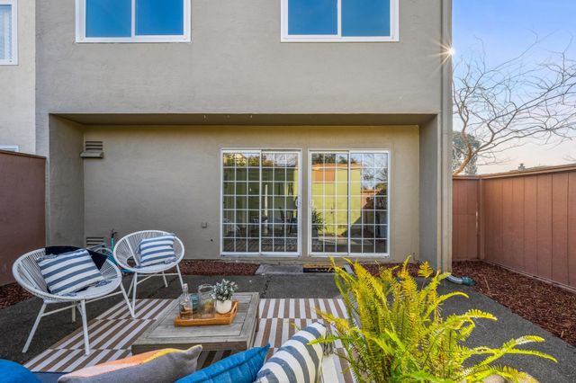 1047 Fontana Dr, Alameda, CA 94502