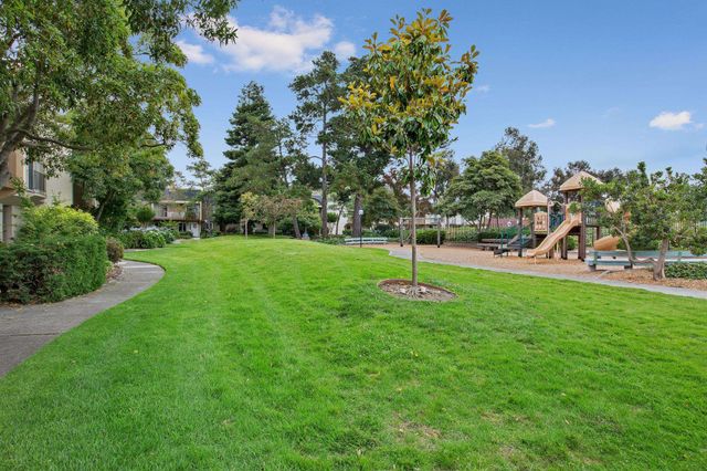 1047 Fontana Dr, Alameda, CA 94502