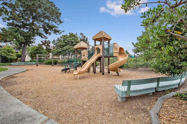 1047 Fontana Dr, Alameda, CA 94502