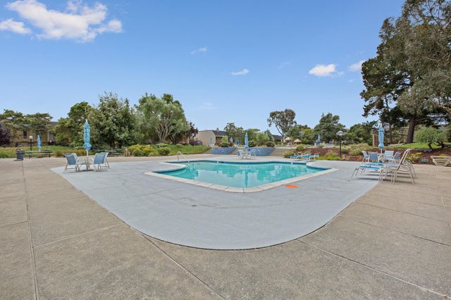 1047 Fontana Dr, Alameda, CA 94502