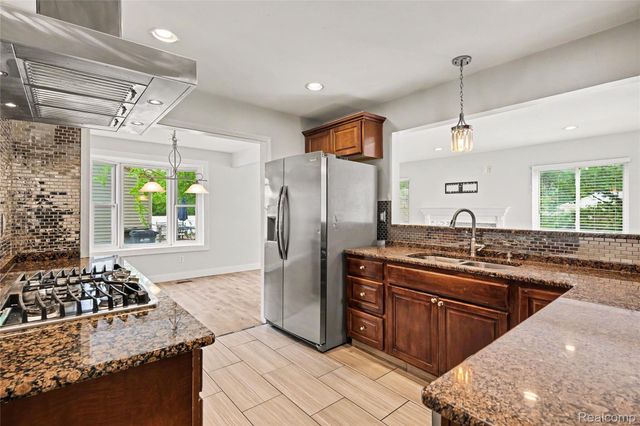 12800 Daily Drive, Sterling Heights, MI 48313