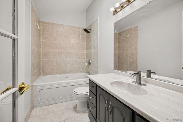 12800 Daily Drive, Sterling Heights, MI 48313