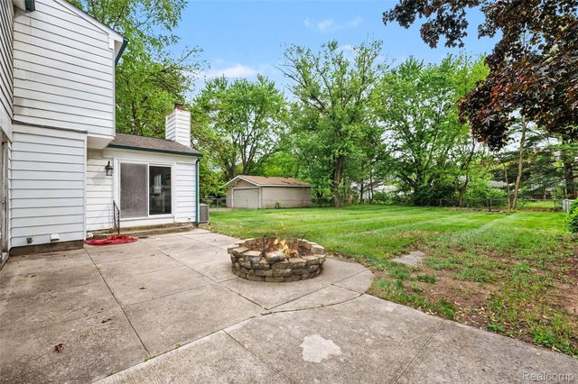 12800 Daily Drive, Sterling Heights, MI 48313
