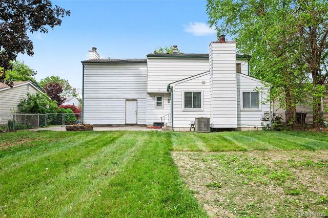 12800 Daily Drive, Sterling Heights, MI 48313