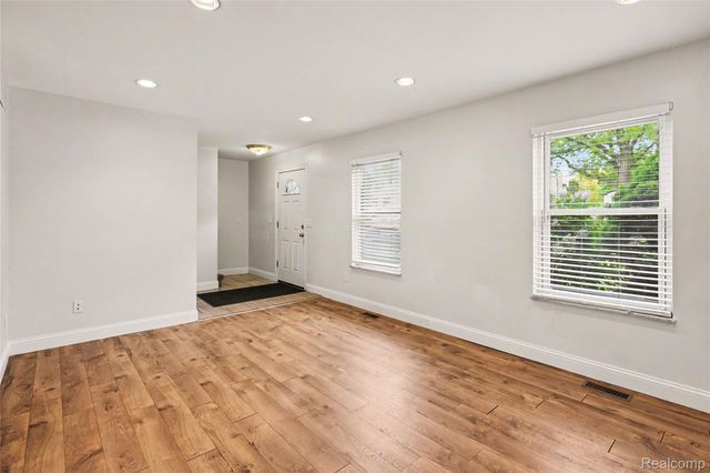 12800 Daily Drive, Sterling Heights, MI 48313